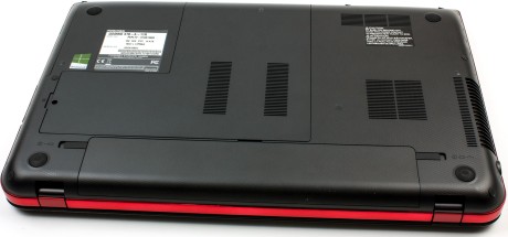 Toshiba Qosmio X70-A – вид снизу