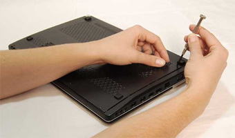 для очистки ноутбука следует снять защитный крышки
